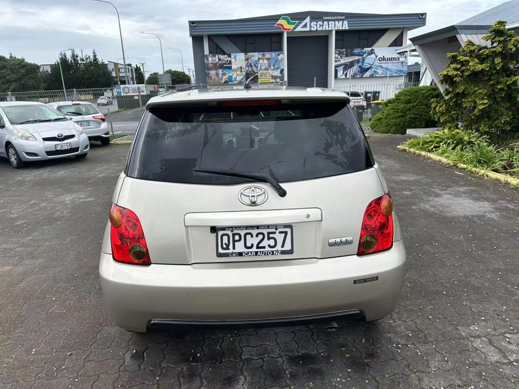 2003 TOYOTA IST