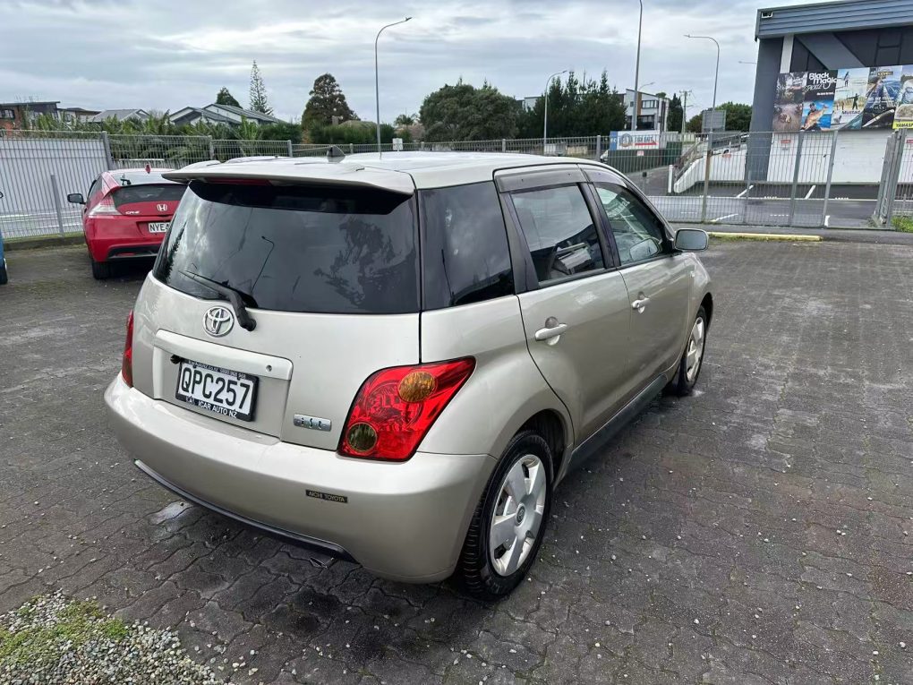 2003 TOYOTA IST