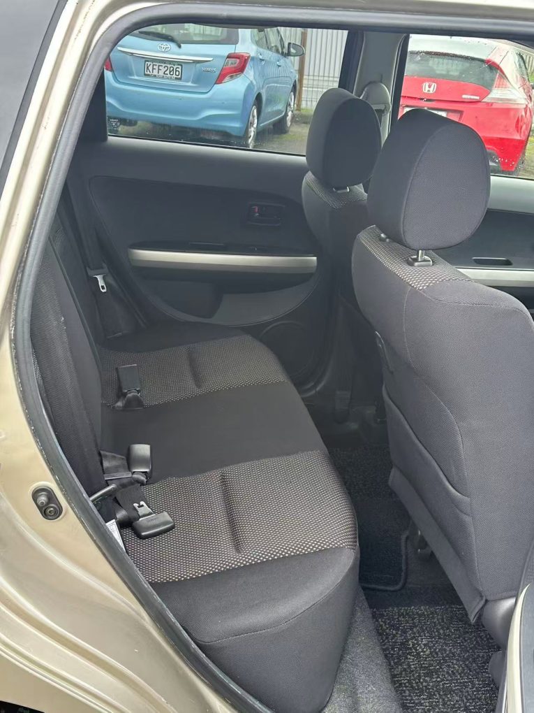 2003 TOYOTA IST
