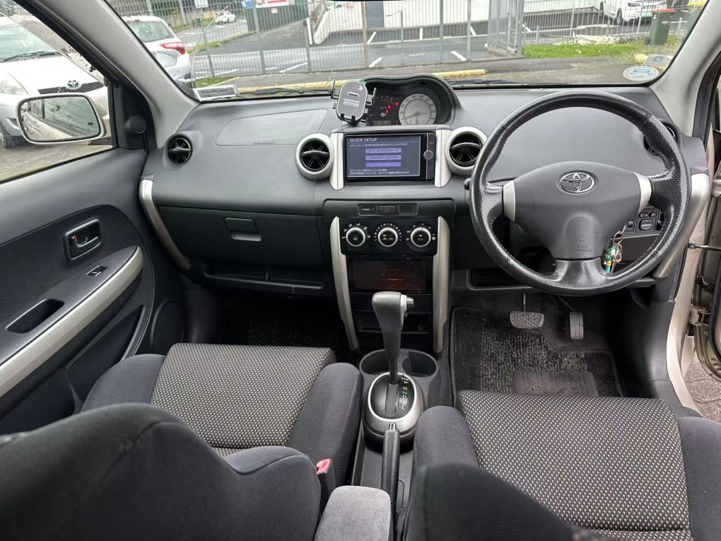 2003 TOYOTA IST
