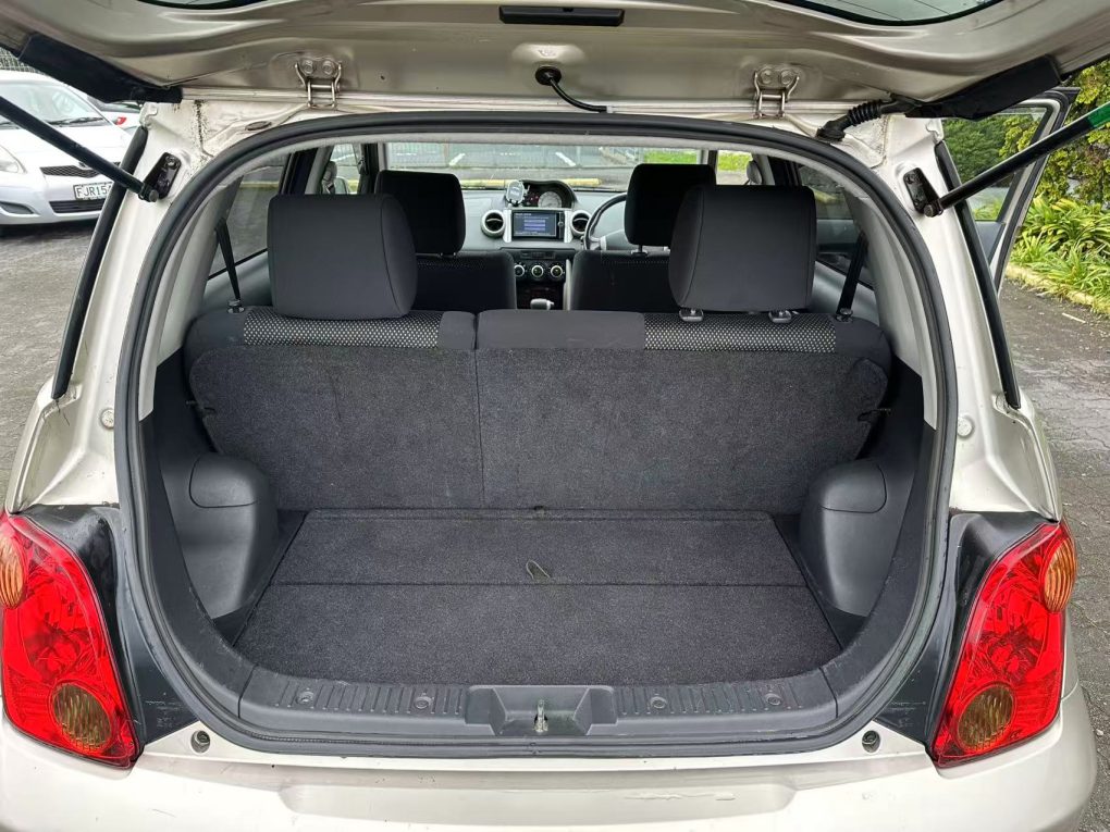 2003 TOYOTA IST