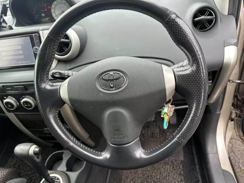 2003 TOYOTA IST
