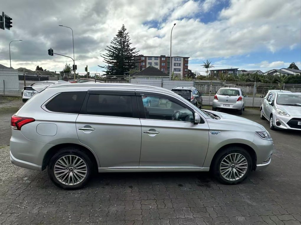 2020 MITSUBISHI OUTLANDER